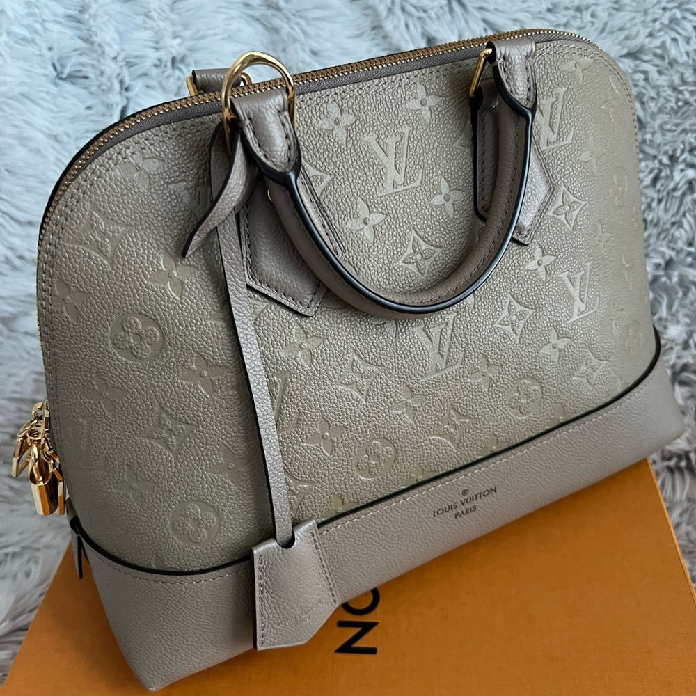 Authentic Louis Vuitton -Alma PM Satchel Code:AR5220- Preloved
